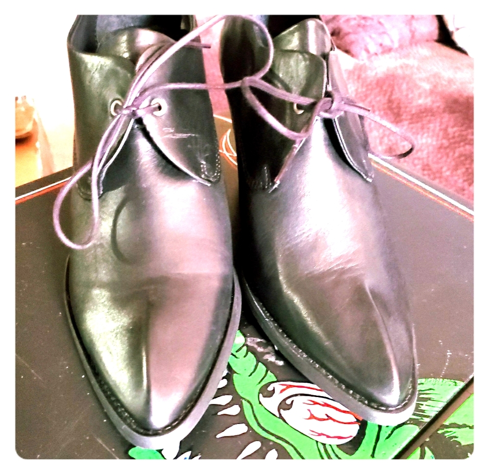 Fluevog Room 489 Entrance
